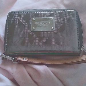 Michael kors wristlet